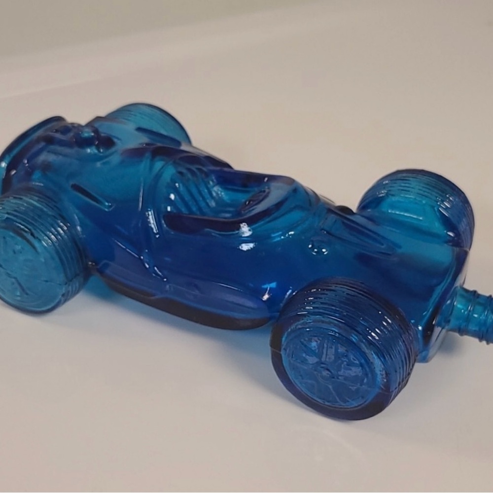 Avon cologne bottle missing cap but otherwise in great condition
